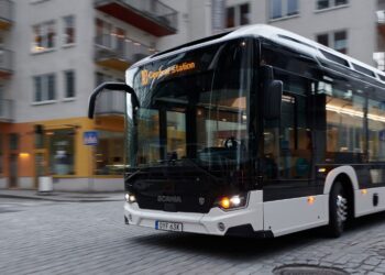 Το ηλεκτρικό λεωφορείο της Scania κάνει δρομολόγια για 15 ώρες την ημέρα! (video)