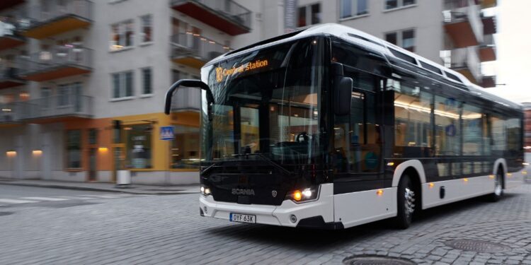 Το ηλεκτρικό λεωφορείο της Scania κάνει δρομολόγια για 15 ώρες την ημέρα! (video)