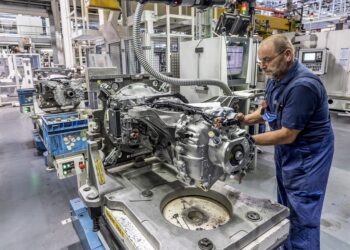 Mercedes Sprinter: Τα εργοστάσια που σηκώνουν την παραγωγή του πιο εμπορικού βαν των Γερμανών!
