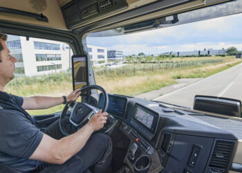 Ένας αρχιμηχανικός μιλάει για το νέο Mercedes-Benz Actros από το κέντρο δοκιμών