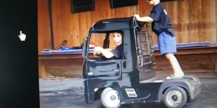 Ένας πιτσιρικάς κάνει drift με ένα Actros! (video)