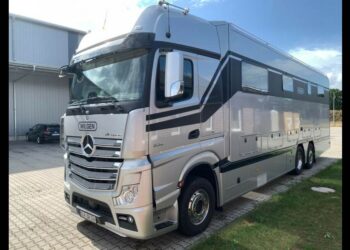 Έκανε το Mercedes-Benz Actros …ξενοδοχείο και τώρα το πουλάει! Πόσο;  ( φωτό)