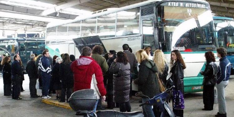 ΚΤΕΛ: Επικίνδυνο να μεταφέρουν τα παιδιά οι γονείς στα υπεραστικά στην αγκαλία τους!