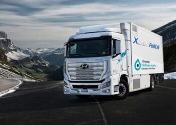 Ξεκίνησαν οι πωλήσεις του φορτηγού που καίει υδρογόνο (video)