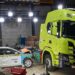 Crash test καινούργιου Scania με Golf! (video)