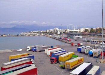 Αναμονές Δ.Χ.Φ. διεθνών μεταφορών στον λιμένα Πατρών λόγω τεστ COVID-19 στους επαγγελματίες οδηγούς