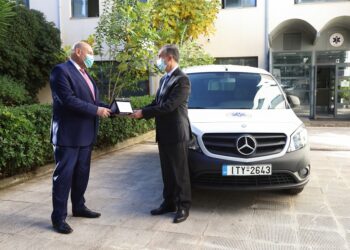 Δωρεά ενός ελαφρού επαγγελματικού οχήματος στο ΕΚΑΒ από την Mercedes-Benz