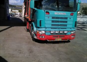 Ένα Scania 144 για τις γενικές μεταφορές που εκτελεί ο Χρήστος Σταθόπουλος