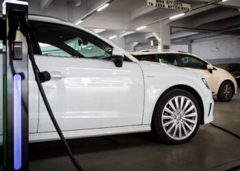 Σημείο φόρτισης ηλεκτρικών οχημάτων  το «Πανελλήνιο» Athens Experience Car Services