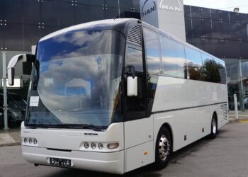 Επιλεγμένο μεταχειρισμένο Neoplan Euroliner N3313 SHD 40αρι με τιμή 59.000 ευρώ