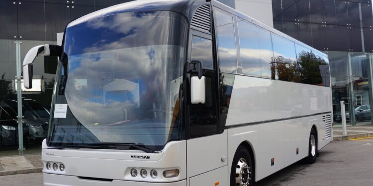 Επιλεγμένο μεταχειρισμένο Neoplan Euroliner N3313 SHD 40αρι με τιμή 59.000 ευρώ