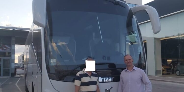 Οικογένεια Κουρουπάκη: Οι κρητικοί λεωφορειούχοι από το 1960 απέκτησαν νέο πούλμαν από την VOLVO