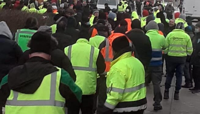 Χάος και ταλαιπωρία για τα test covid που περνάνε οι Αυτοκινητιστές στα σύνορα της Γερμανίας