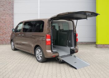 Opel Zafira-e Life: ‘Σαλόνι σε Τροχούς’ Συμβατό με Αναπηρικά Αμαξίδια