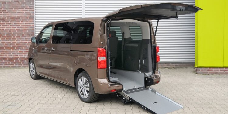 Opel Zafira-e Life: ‘Σαλόνι σε Τροχούς’ Συμβατό με Αναπηρικά Αμαξίδια