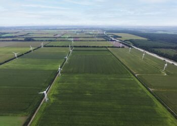 Η Mercedes-Benz θα προμηθεύεται ηλεκτρισμό χωρίς CO2 από ηλιακή, αιολική και υδροηλεκτρική ενέργεια από το 2022 και μετά