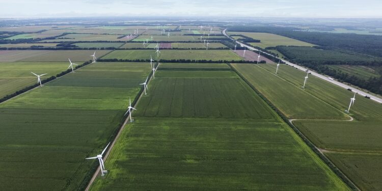 Η Mercedes-Benz θα προμηθεύεται ηλεκτρισμό χωρίς CO2 από ηλιακή, αιολική και υδροηλεκτρική ενέργεια από το 2022 και μετά