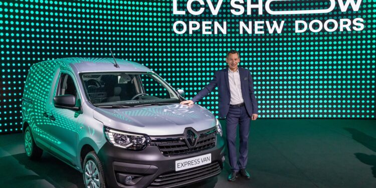 Renault: Συναρπάζει η νέα γκάμα μοντέλων και εκδόσεων, μηδενικών ρύπων στα επαγγελματικά της!