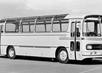 Το λεωφορείο – θρύλος, το Mercedes 302, σήμα κατατεθέν Ελληνικών τουριστικών επιχειρήσεων!