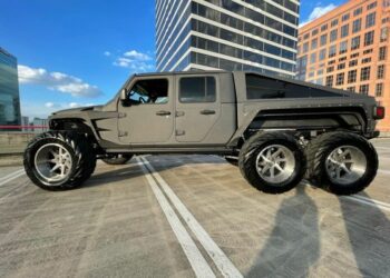 Το θηριώδες Jeep Apocalypse Hellfire  δεν το σταματάει τίποτα!