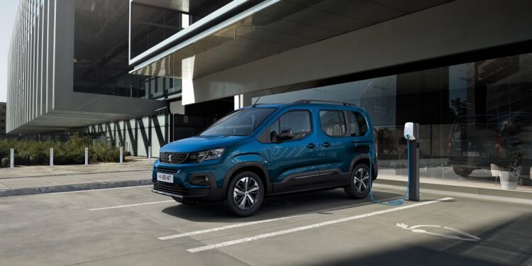 Peugeot e-Rifter: Στην πρίζα ο πολύτεκνος μεταφορέας (video)