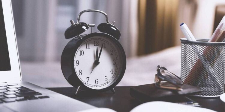 Την Κυριακή γυρίζουμε τους δείκτες των ρολογιών μας