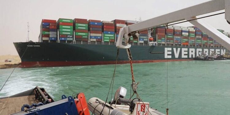 Κινδυνεύει με …κράχ η εφοδιαστική επειδή κόλλησε ένα πλοίο στο Σουέζ;