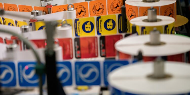 Γιατί η Continental μειώνει στο μισό τα αυτοκόλλητα στα ελαστικά της