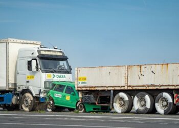 Aνησυχητικό: Και άλλα δύο ατυχήματα με νταλίκες, με επικίνδυνες ανατροπές