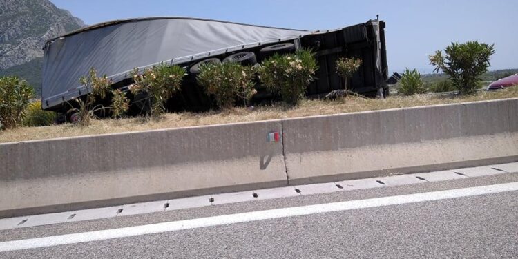 Μεθυσμένος ο οδηγός νταλίκας στην Ιόνια Οδό