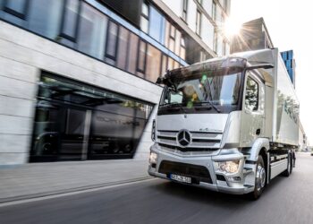 Στην πρίζα το νέο φορτηγό  eActros
