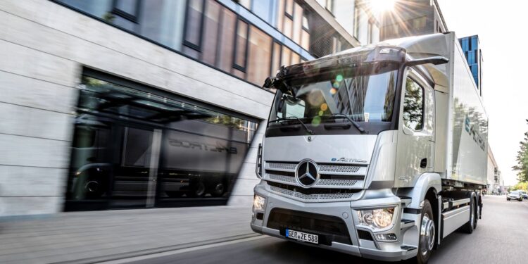 Στην πρίζα το νέο φορτηγό  eActros