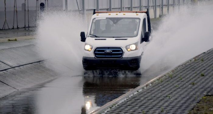 Όταν …ταλαιπωρείς το νέο Ford E-Transit για το καλό των πελατών (+video)