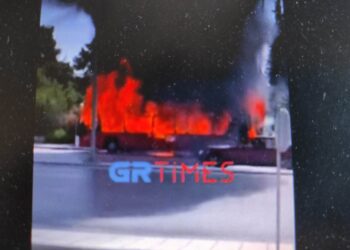 Στις φλόγες λεωφορείο των ΚΤΕΛ στη Θεσσαλονίκη ( video)
