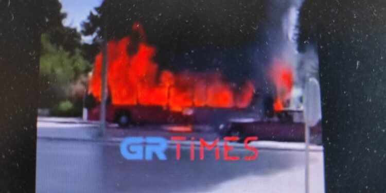 Στις φλόγες λεωφορείο των ΚΤΕΛ στη Θεσσαλονίκη ( video)