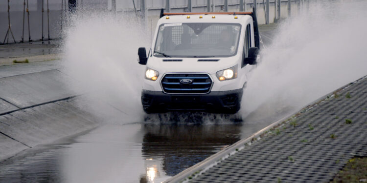 Τα «βασανιστήρια» του ηλεκτρικού Ford E-Transit (video)