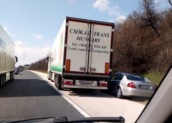 Βρήκε τον μάστορα του οδηγός ΙΧ από οδηγού φορτηγού που του έκοψε τη μαγκιά!  (video)