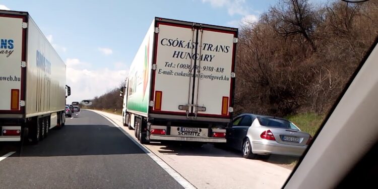 Βρήκε τον μάστορα του οδηγός ΙΧ από οδηγού φορτηγού που του έκοψε τη μαγκιά!  (video)