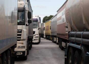 Μπλόκο σε φορτηγό από την ΑΑΔΕ επειδή κουβαλούσε 90 κιλά κάναβη  – Την είχε κρύψει σε πέντε ρεζέρβες.