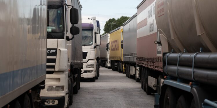 Μπλόκο σε φορτηγό από την ΑΑΔΕ επειδή κουβαλούσε 90 κιλά κάναβη  – Την είχε κρύψει σε πέντε ρεζέρβες.