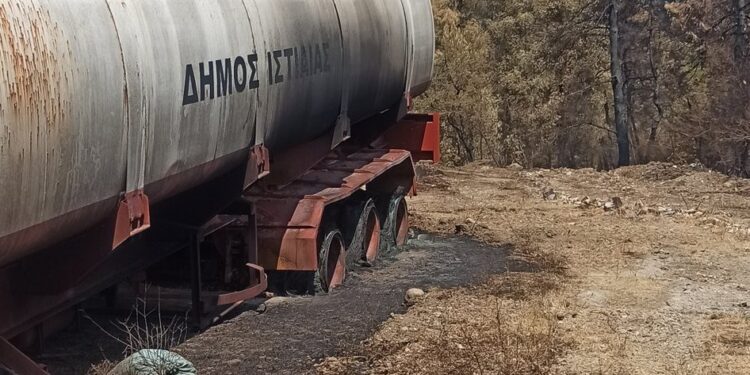 “Έκοψα το σασί από το φορτηγό μου για να σώσω ότι μπορώ από τις φωτιές στην Εύβοια”