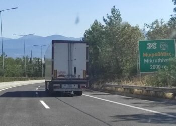 Μεγάλη κίνηση φορτηγών στην Εθνική, λόγω συσσωρευμένων δρομολογίων, προσοχή στον καπνό!