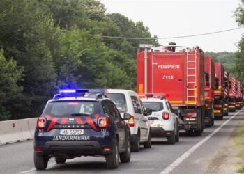 Viral το βίντεο με το ρουμάνικο πυροσβεστικό που κάνει …παππάδες!
