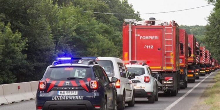 Viral το βίντεο με το ρουμάνικο πυροσβεστικό που κάνει …παππάδες!