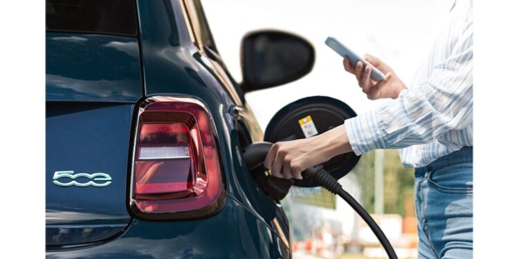 Viral το βίντεο με το ρουμάνικο πυροσβεστικό που κάνει …παππάδες!