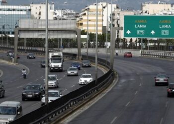 Με δυσκολία οι μεταφορές και η κίνηση φορτηγών λόγω της φωτιάς