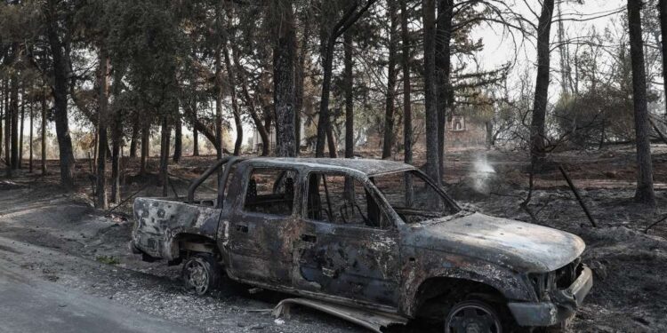 Τι πρέπει να κάνετε για να αποζημιωθείτε αν το ΙΧ σας έχει καεί από τις πυρκαγιές