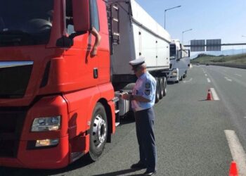 Αυτή είναι η παράβαση των φορτηγών που γεμίζει τα μπλοκάκια της Τροχαίας
