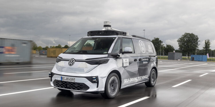 ID. BUZZ AD: Το βαν του μέλλοντος είναι στους δρόμους!