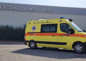 To ΕΚΑΒ εντάσσει στον στόλο του 25 ασθενοφόρα Nissan NV400